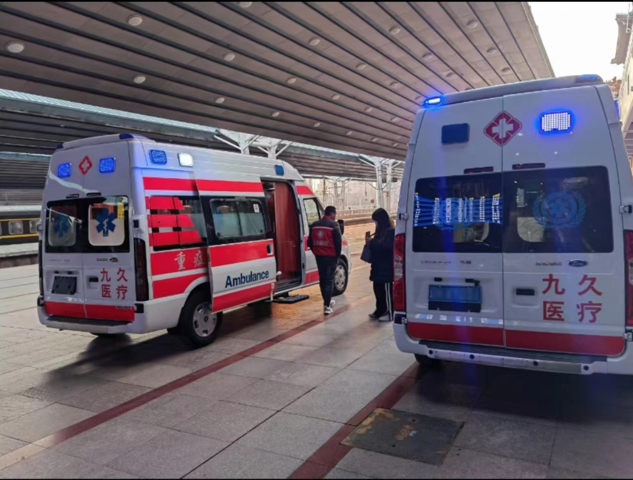 通道救护车长途转运